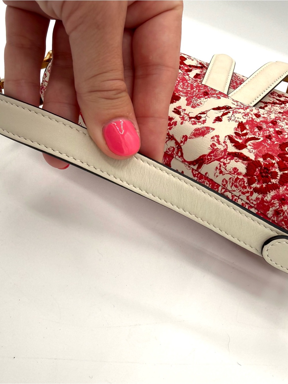 Dior Limited Edition Red and White Rose Beaded Embroidered Saddle Shoulder Bag - Picture 8 of 14